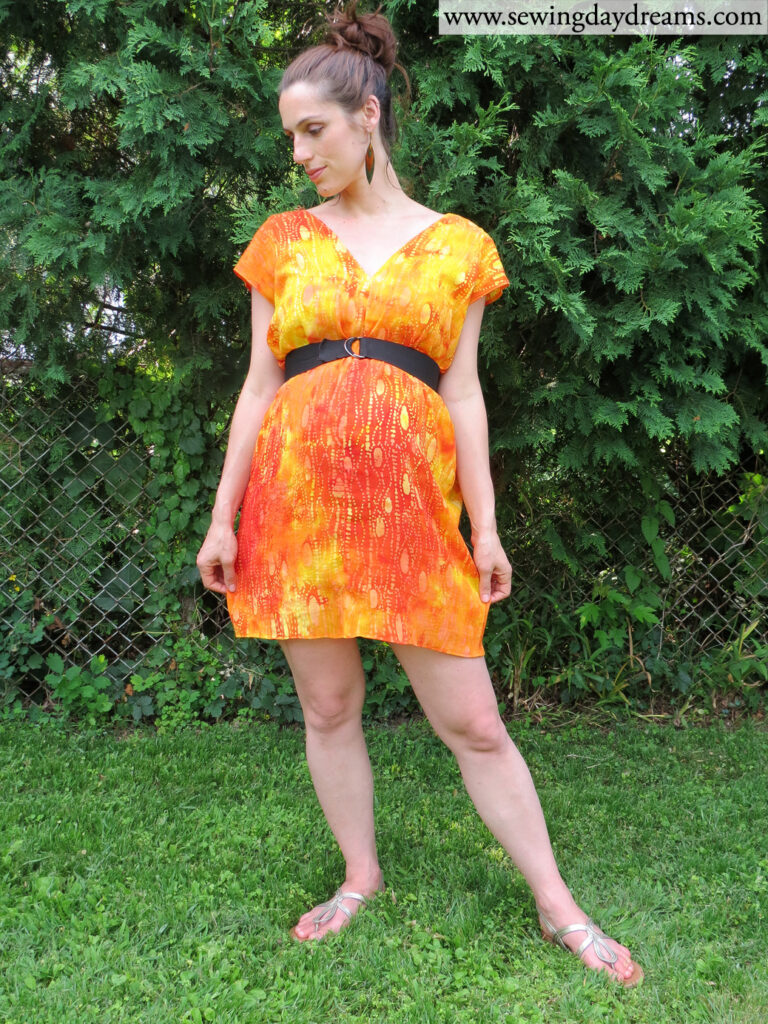 how to dress a boxy figure